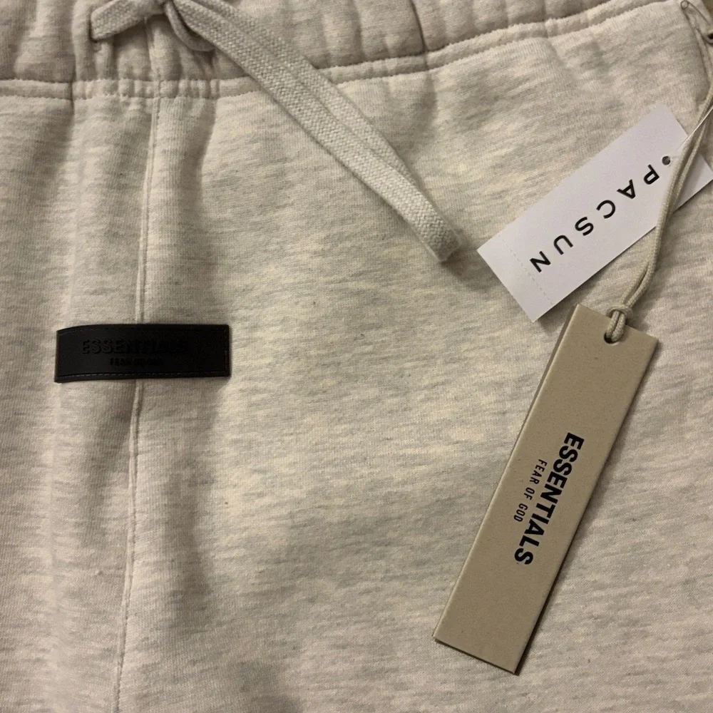 Essentials Fear Of God sweatpants light oatmeal size medium - Picture 4 of 6
